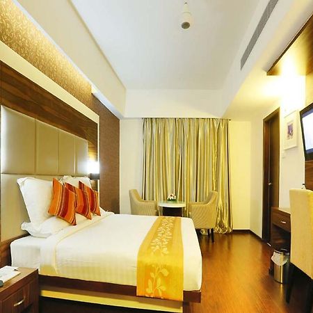 Hotel Moonlit Regency Thodupuzha Kültér fotó