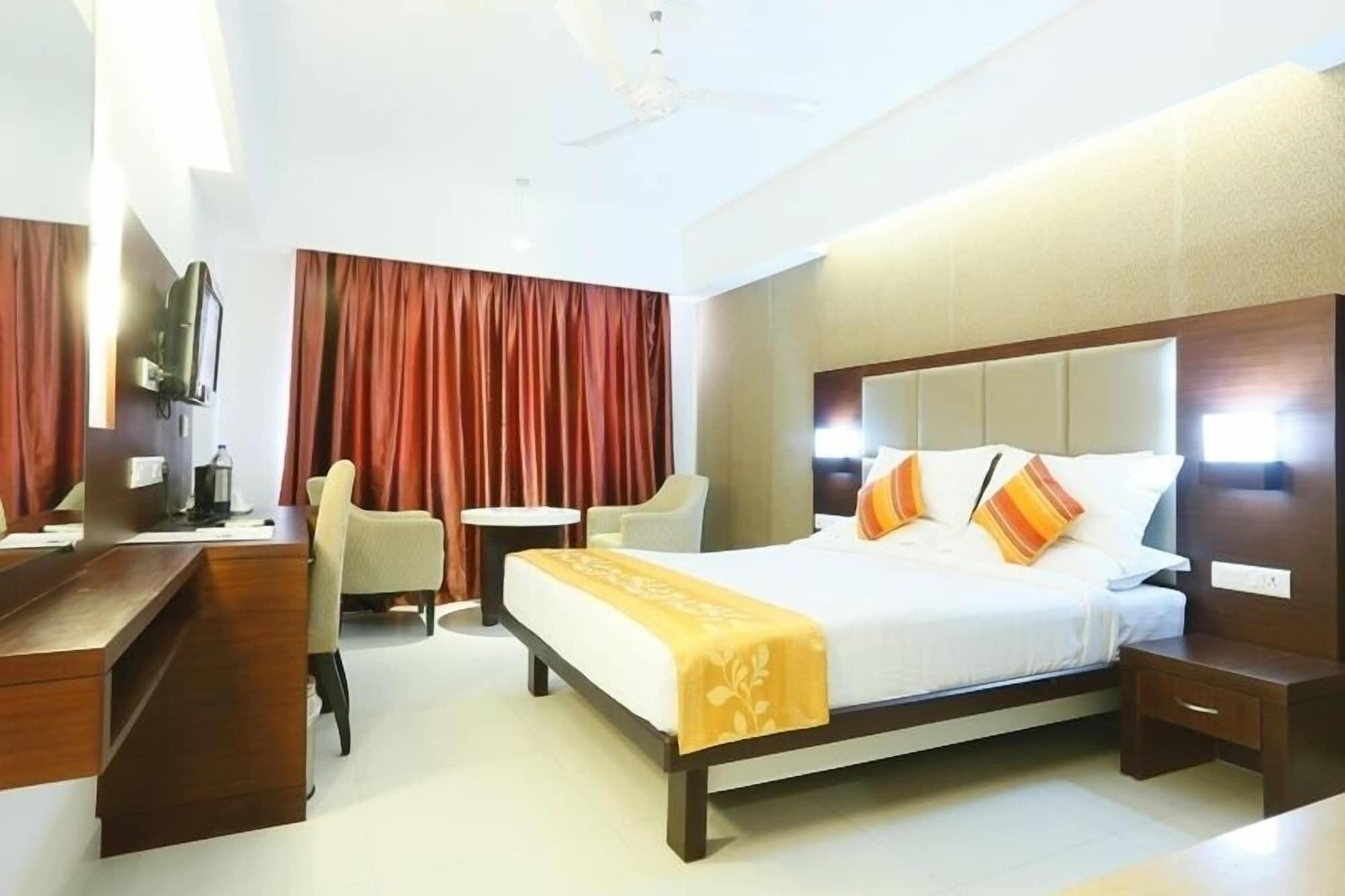 Hotel Moonlit Regency Thodupuzha Kültér fotó