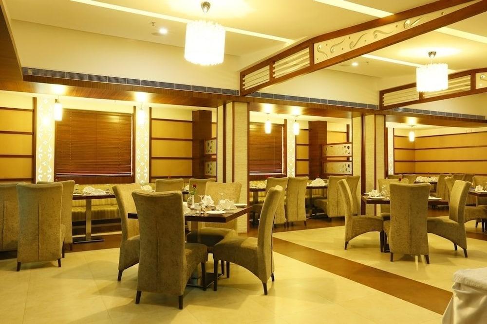 Hotel Moonlit Regency Thodupuzha Kültér fotó
