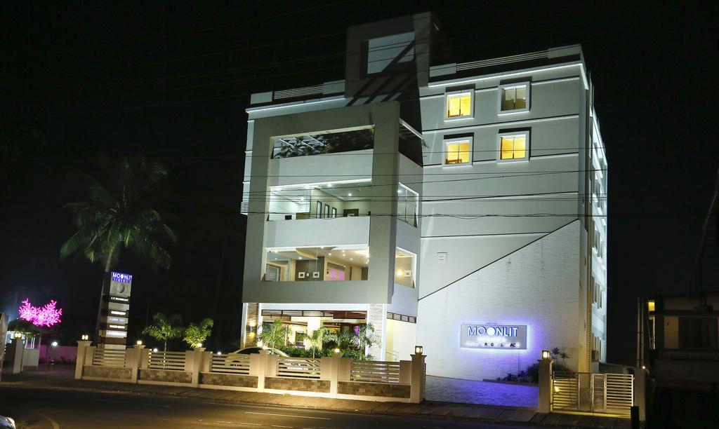 Hotel Moonlit Regency Thodupuzha Kültér fotó
