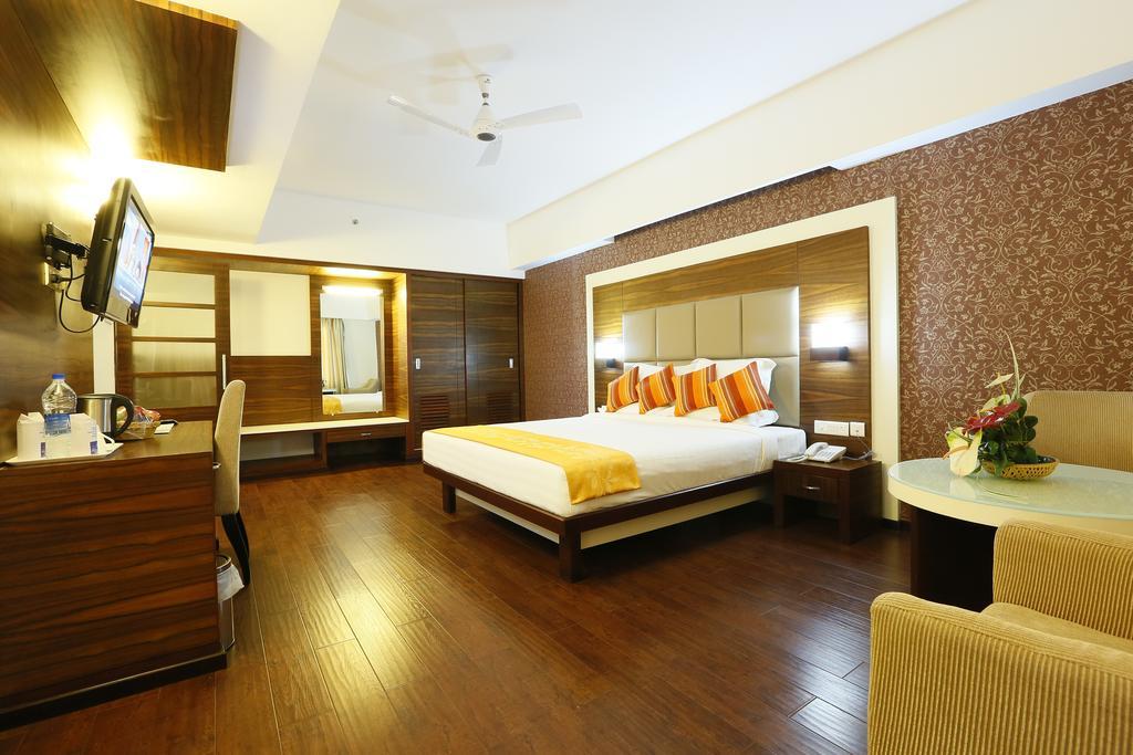 Hotel Moonlit Regency Thodupuzha Kültér fotó