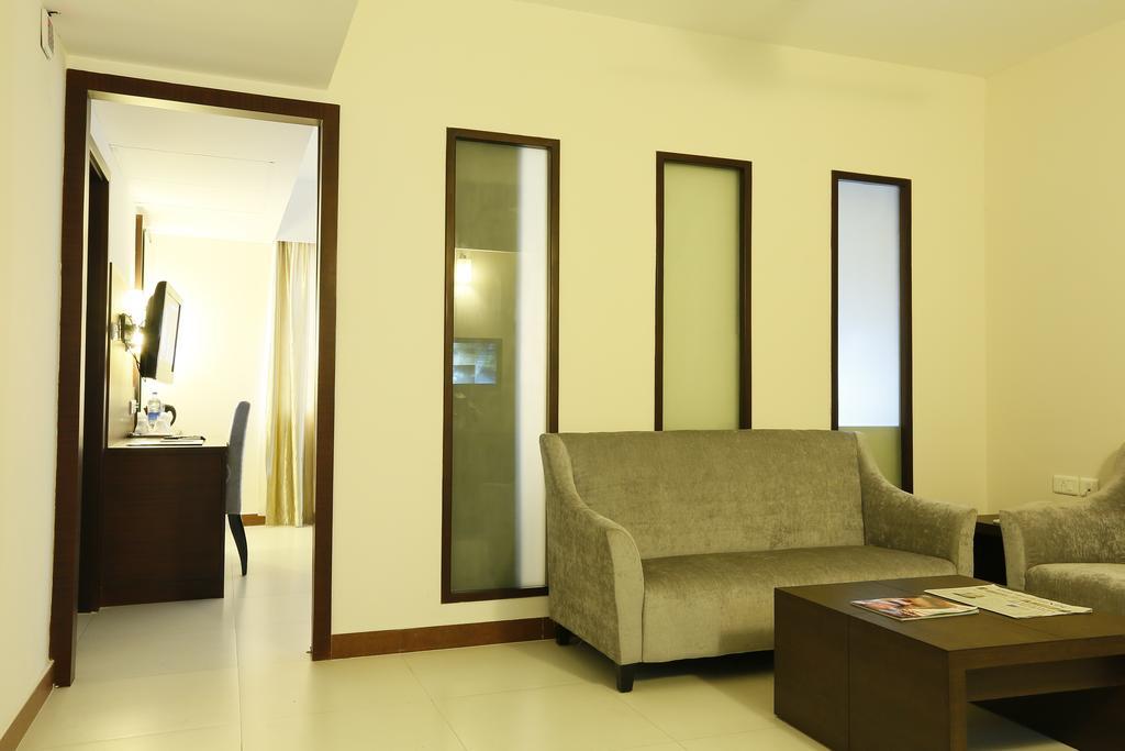 Hotel Moonlit Regency Thodupuzha Kültér fotó