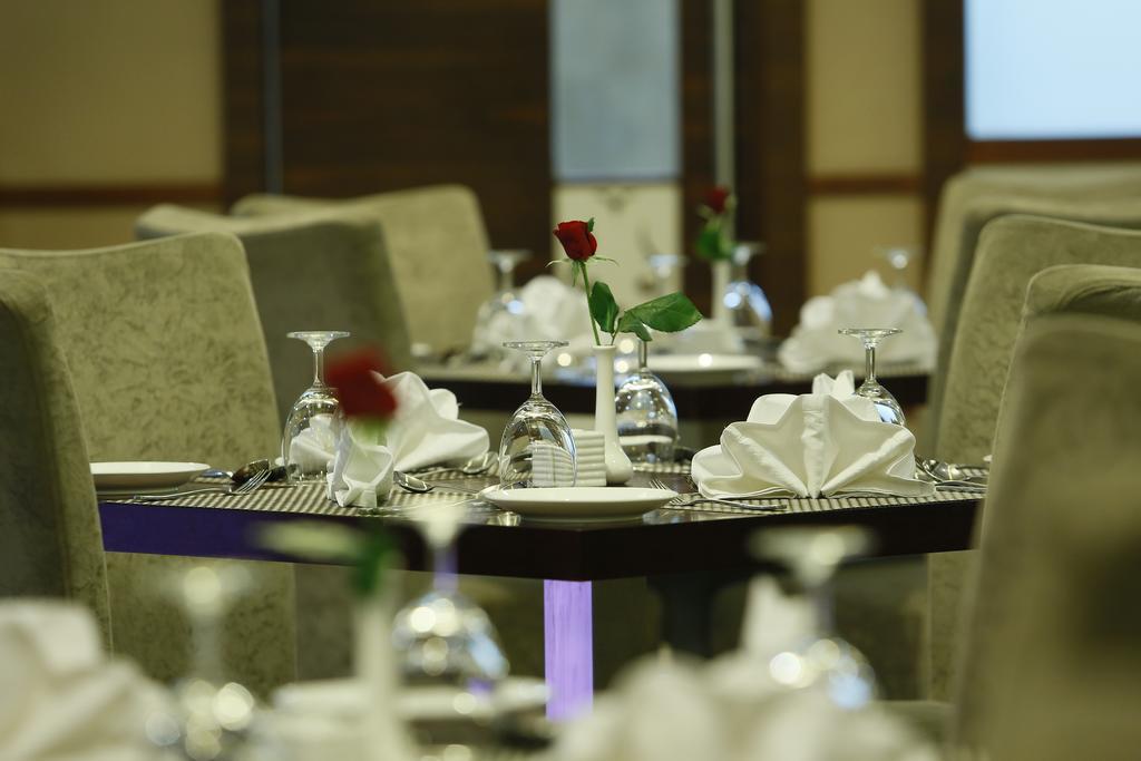 Hotel Moonlit Regency Thodupuzha Kültér fotó