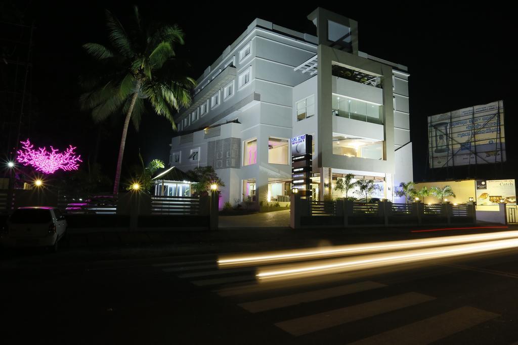 Hotel Moonlit Regency Thodupuzha Kültér fotó