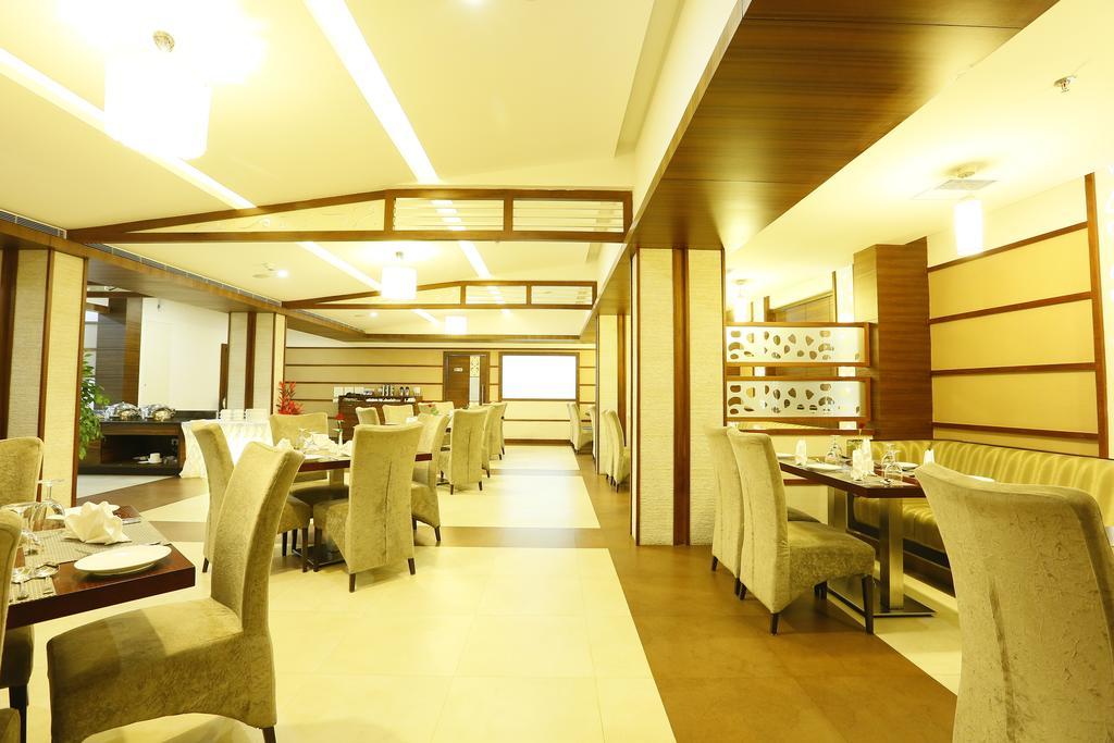 Hotel Moonlit Regency Thodupuzha Kültér fotó