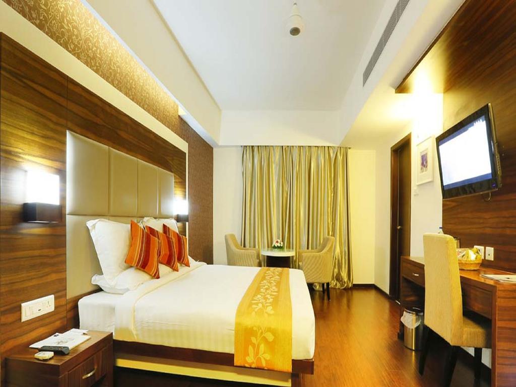 Hotel Moonlit Regency Thodupuzha Kültér fotó