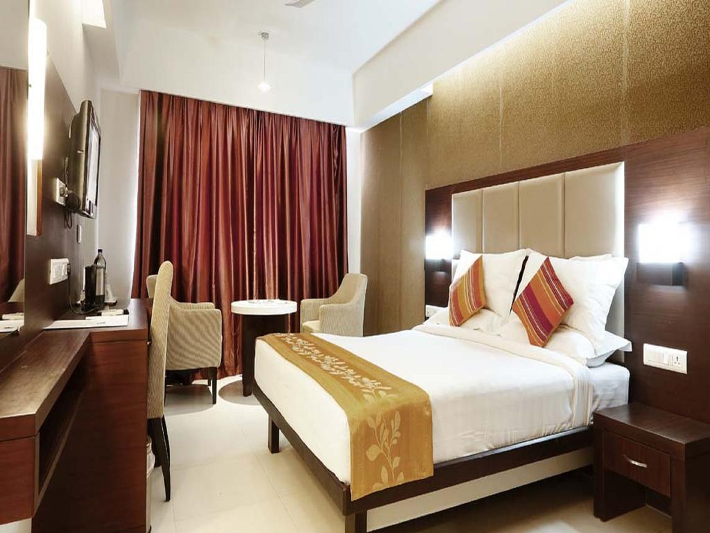 Hotel Moonlit Regency Thodupuzha Kültér fotó