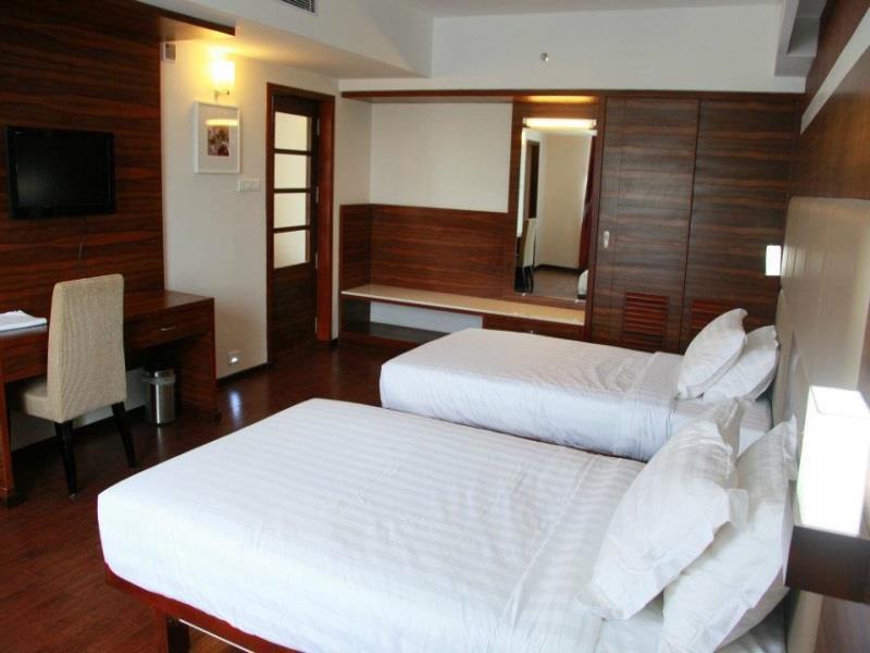 Hotel Moonlit Regency Thodupuzha Kültér fotó