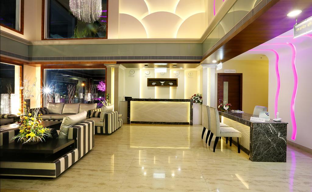 Hotel Moonlit Regency Thodupuzha Kültér fotó